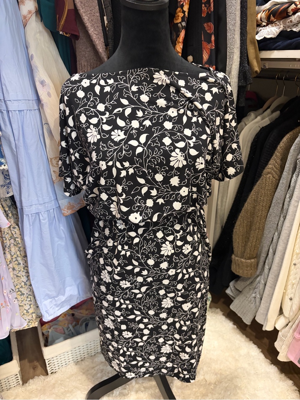 Ann Taylor Factory Black & White Floral Print Dress Size Small Petite.